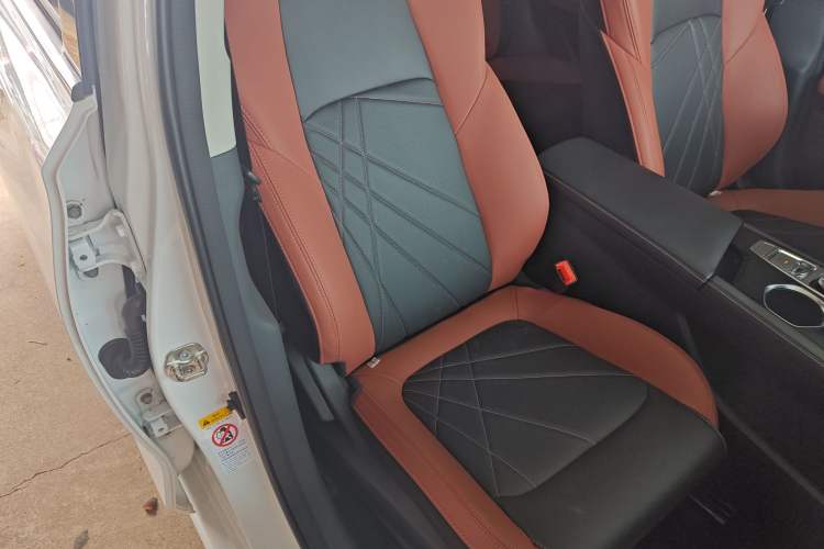 Used CHANGAN Eado 2023 Changan Edition PLUS Blue Whale NE 1.4T GDI DCT Prestige Version Right Front Seat