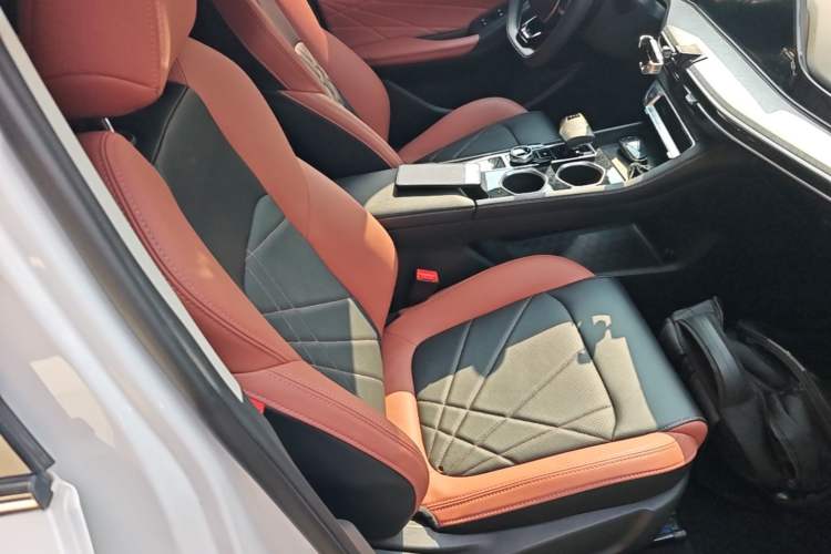 Used CHANGAN Eado 2023 Changan Edition PLUS Blue Whale NE 1.4T GDI DCT Prestige Version Right Front Seat