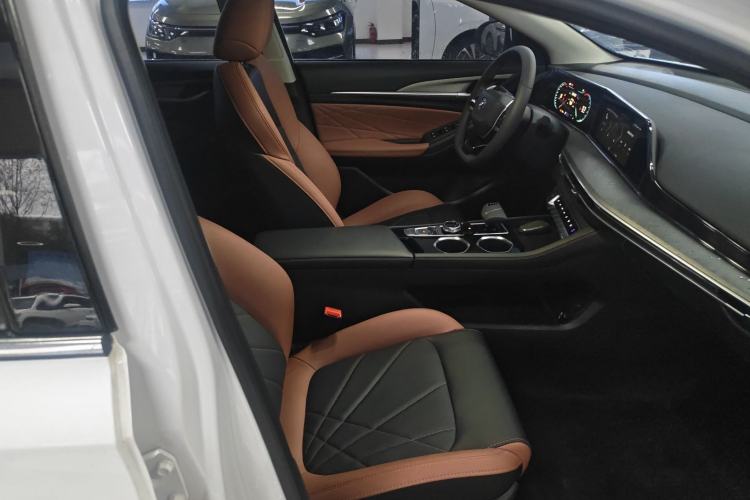 Used CHANGAN Eado 2023 Changan Edition PLUS Blue Whale NE 1.4T GDI DCT Prestige Version Right Front Seat