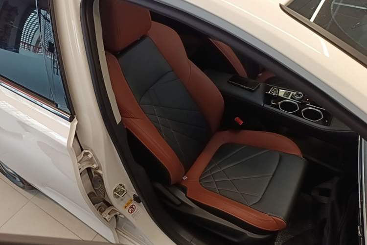 Used CHANGAN Eado 2023 Changan Edition PLUS Blue Whale NE 1.4T GDI DCT Prestige Version Right Front Seat