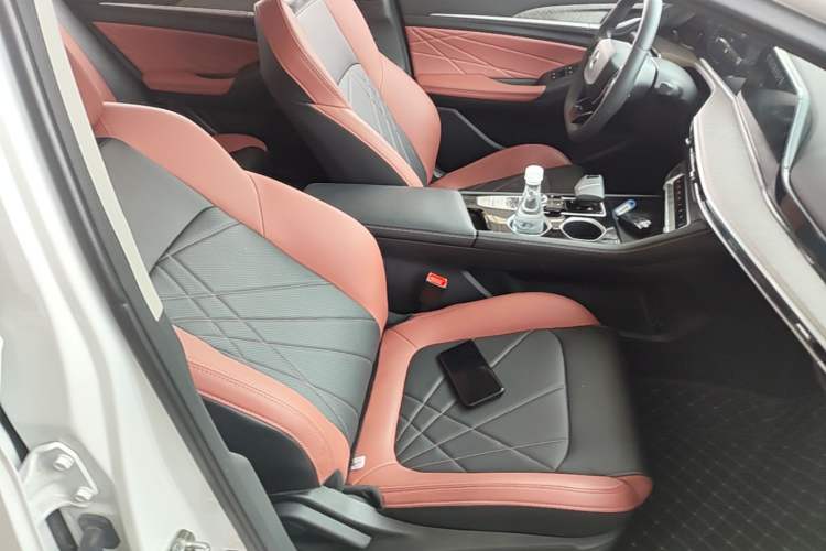 Used CHANGAN Eado 2023 Changan Edition PLUS Blue Whale NE 1.4T GDI DCT Prestige Version Right Front Seat
