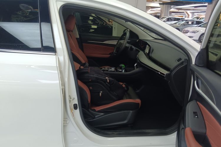 Used CHANGAN Eado 2023 Changan Edition PLUS Blue Whale NE 1.4T GDI DCT Prestige Version Right Front Seat