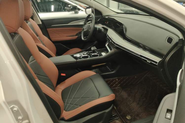 Used CHANGAN Eado 2023 Changan Edition PLUS Blue Whale NE 1.4T GDI DCT Prestige Version Right Front Seat