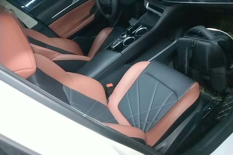 Used CHANGAN Eado 2023 Changan Edition PLUS Blue Whale NE 1.4T GDI DCT Prestige Version Right Front Seat