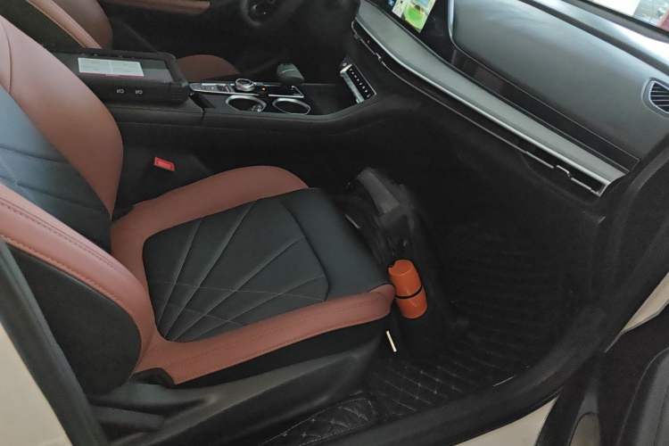 Used CHANGAN Eado 2023 Changan Edition PLUS Blue Whale NE 1.4T GDI DCT Prestige Version Right Front Seat