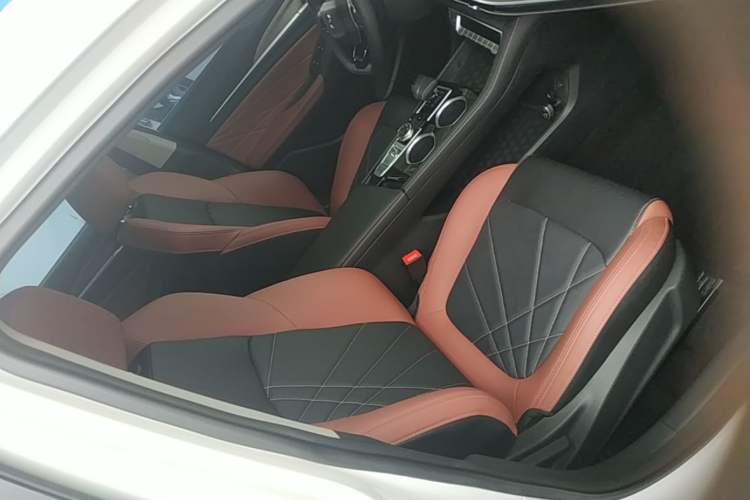 Used CHANGAN Eado 2023 Changan Edition PLUS Blue Whale NE 1.4T GDI DCT Prestige Version Right Front Seat