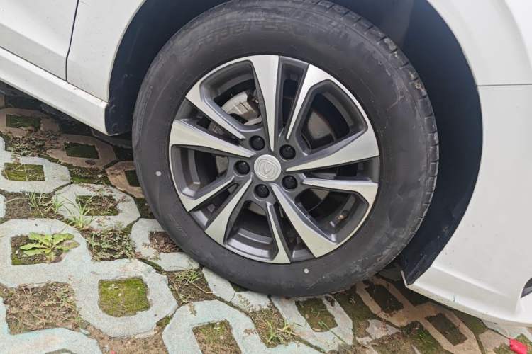 Used CHANGAN Eado 2023 Changan Edition PLUS Blue Whale NE 1.4T GDI DCT Prestige Version Right Front Wheel Hub