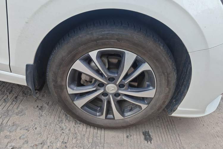Used CHANGAN Eado 2023 Changan Edition PLUS Blue Whale NE 1.4T GDI DCT Prestige Version Right Front Wheel Hub