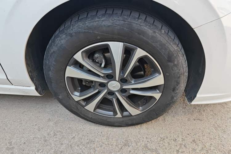 Used CHANGAN Eado 2023 Changan Edition PLUS Blue Whale NE 1.4T GDI DCT Prestige Version Right Front Wheel Hub
