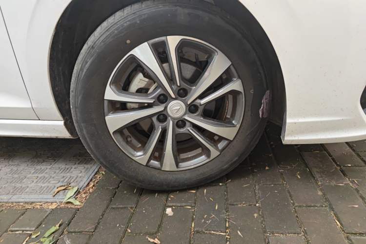 Used CHANGAN Eado 2023 Changan Edition PLUS Blue Whale NE 1.4T GDI DCT Prestige Version Right Front Wheel Hub