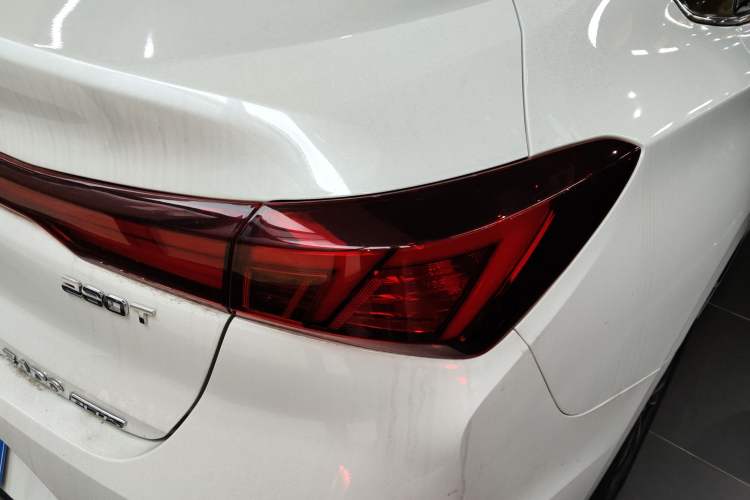 Used CHANGAN Eado 2023 Changan Edition PLUS Blue Whale NE 1.4T GDI DCT Prestige Version Right Rear Taillight