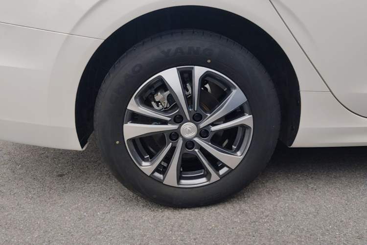 Used CHANGAN Eado 2023 Changan Edition PLUS Blue Whale NE 1.4T GDI DCT Prestige Version Right Rear Wheel Hub