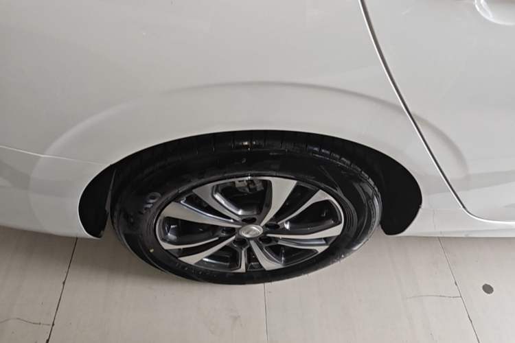 Used CHANGAN Eado 2023 Changan Edition PLUS Blue Whale NE 1.4T GDI DCT Prestige Version Right Rear Wheel Hub