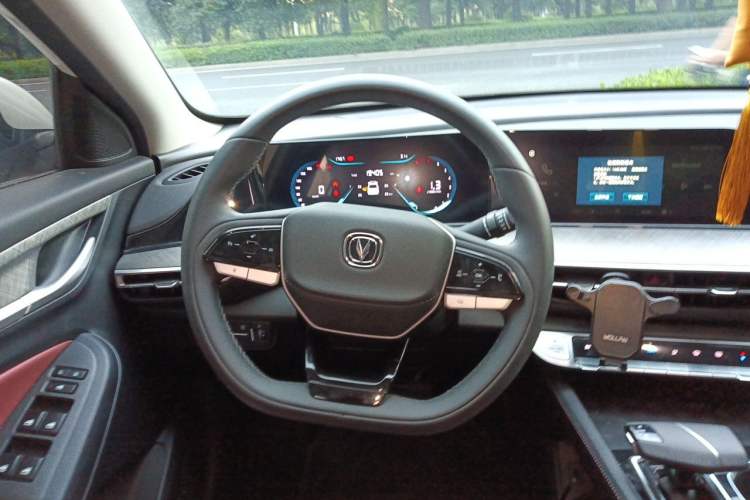 Used CHANGAN Eado 2023 Changan Edition PLUS Blue Whale NE 1.4T GDI DCT Prestige Version Steering Wheel
