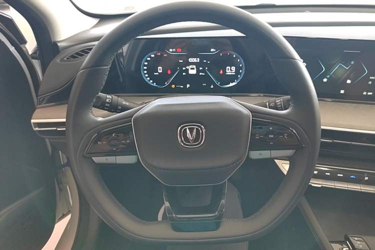 Used CHANGAN Eado 2023 Changan Edition PLUS Blue Whale NE 1.4T GDI DCT Prestige Version Steering Wheel