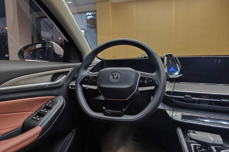 Used CHANGAN Eado 2023 Changan Edition PLUS Blue Whale NE 1.4T GDI DCT Prestige Version Steering Wheel
