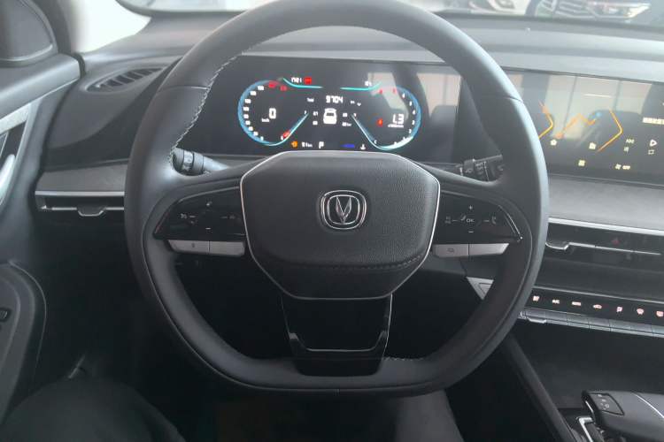 Used CHANGAN Eado 2023 Changan Edition PLUS Blue Whale NE 1.4T GDI DCT Prestige Version Steering Wheel