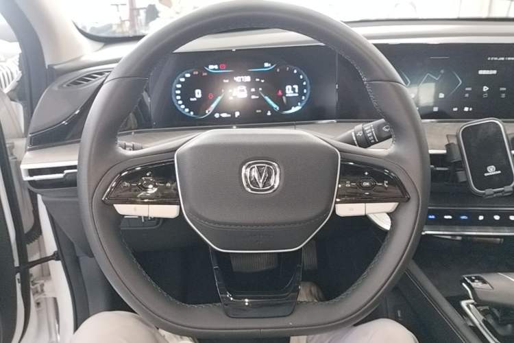 Used CHANGAN Eado 2023 Changan Edition PLUS Blue Whale NE 1.4T GDI DCT Prestige Version Steering Wheel