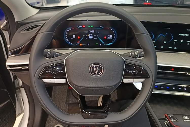 Used CHANGAN Eado 2023 Changan Edition PLUS Blue Whale NE 1.4T GDI DCT Prestige Version Steering Wheel