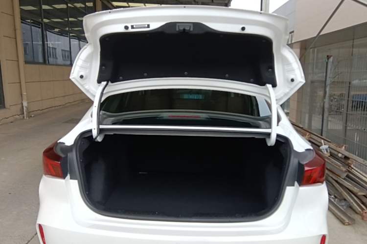 Used CHANGAN Eado 2023 Changan Edition PLUS Blue Whale NE 1.4T GDI DCT Prestige Version Trunk