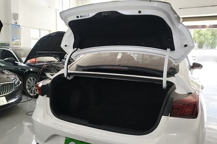 Used CHANGAN Eado 2023 Changan Edition PLUS Blue Whale NE 1.4T GDI DCT Prestige Version Trunk