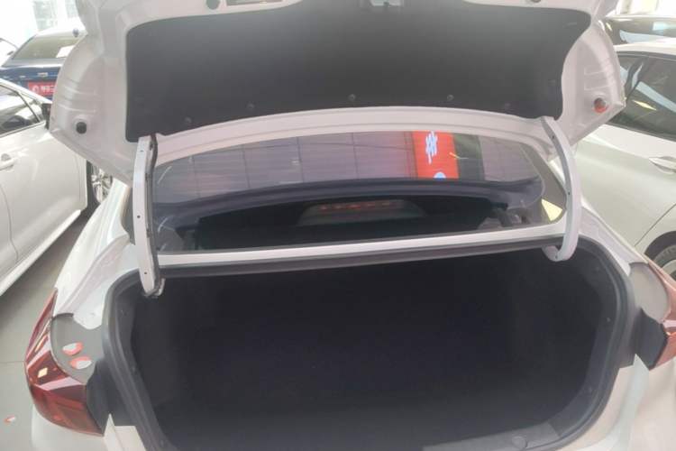 Used CHANGAN Eado 2023 Changan Edition PLUS Blue Whale NE 1.4T GDI DCT Prestige Version Trunk