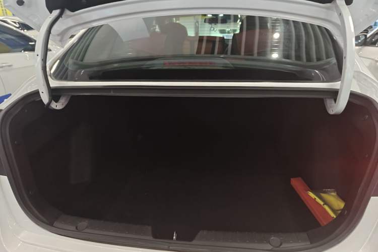 Used CHANGAN Eado 2023 Changan Edition PLUS Blue Whale NE 1.4T GDI DCT Prestige Version Trunk