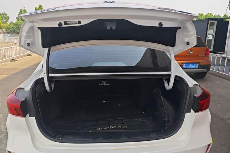 Used CHANGAN Eado 2023 Changan Edition PLUS Blue Whale NE 1.4T GDI DCT Prestige Version Trunk