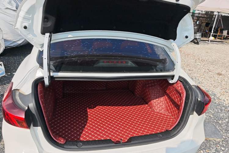 Used CHANGAN Eado 2023 Changan Edition PLUS Blue Whale NE 1.4T GDI DCT Prestige Version Trunk