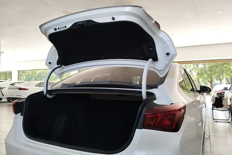 Used CHANGAN Eado 2023 Changan Edition PLUS Blue Whale NE 1.4T GDI DCT Prestige Version Trunk