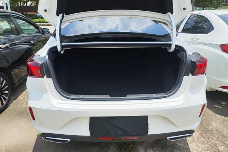 Used CHANGAN Eado 2023 Changan Edition PLUS Blue Whale NE 1.4T GDI DCT Prestige Version Trunk
