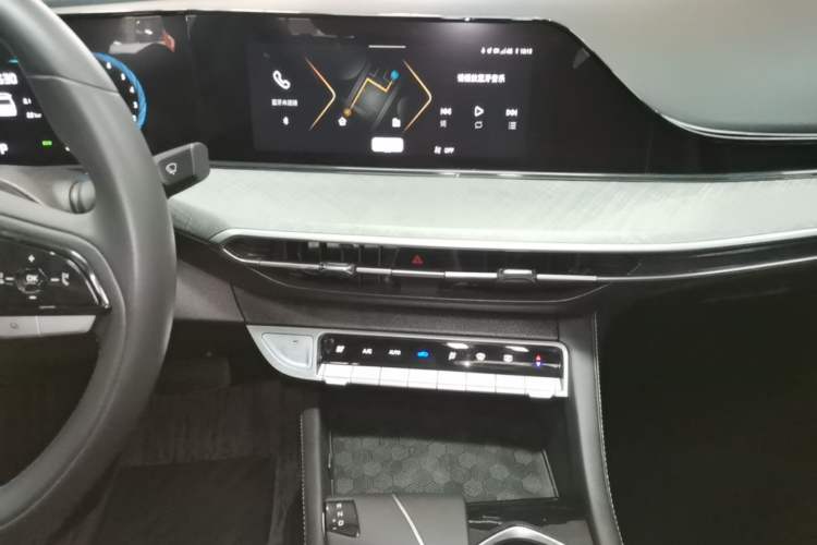 Used CHANGAN Eado 2024 PLUS Blue Whale NE 1.4T GDI DCT High-Energy Edition Audio And AC Panel