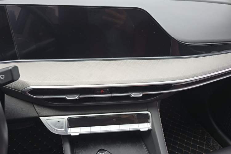 Used CHANGAN Eado 2024 PLUS Blue Whale NE 1.4T GDI DCT High-Energy Edition Audio And AC Panel