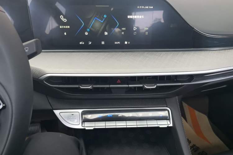 Used CHANGAN Eado 2024 PLUS Blue Whale NE 1.4T GDI DCT High-Energy Edition Audio And AC Panel