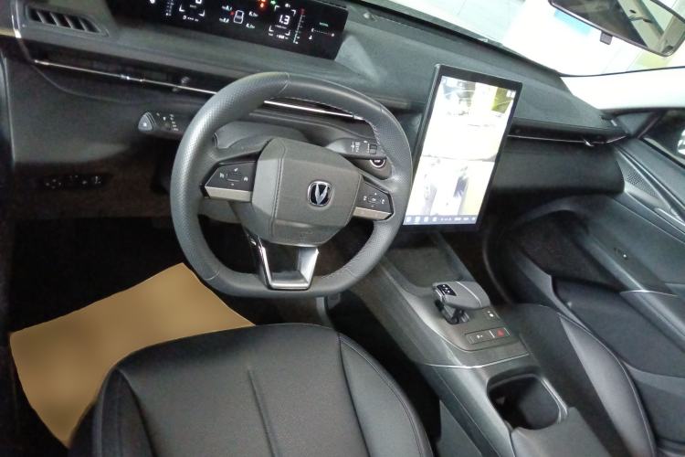 Used CHANGAN Eado 2024 1.5T GDI Automatic Prestige Edition Center Console