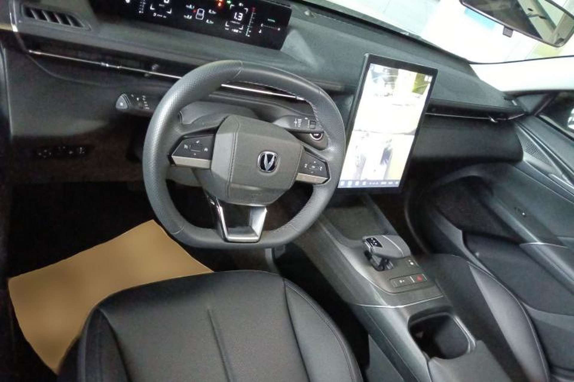 Used CHANGAN Eado 2024 1.5T GDI Automatic Prestige Edition Center Console