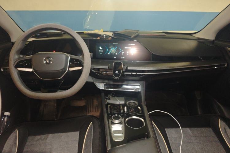 Used CHANGAN Eado 2024 PLUS Blue Whale NE 1.4T GDI DCT High-Energy Edition Center Console