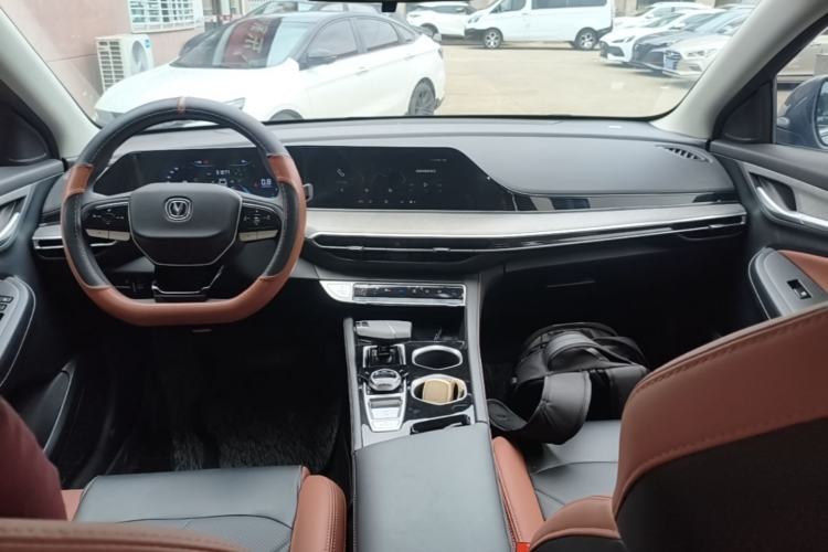 Used CHANGAN Eado 2024 PLUS Blue Whale NE 1.4T GDI DCT High-Energy Edition Center Console