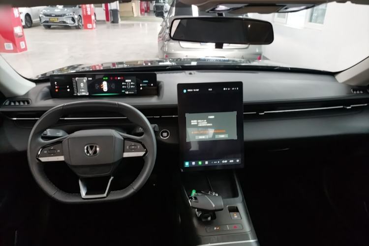 Used CHANGAN Eado 2024 1.5T GDI Automatic Flagship Edition Center Console