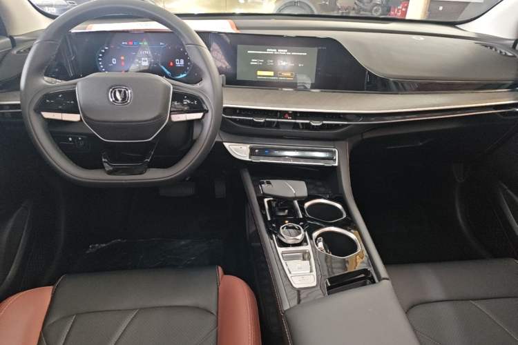 Used CHANGAN Eado 2024 PLUS Blue Whale NE 1.4T GDI DCT High-Energy Edition Center Console