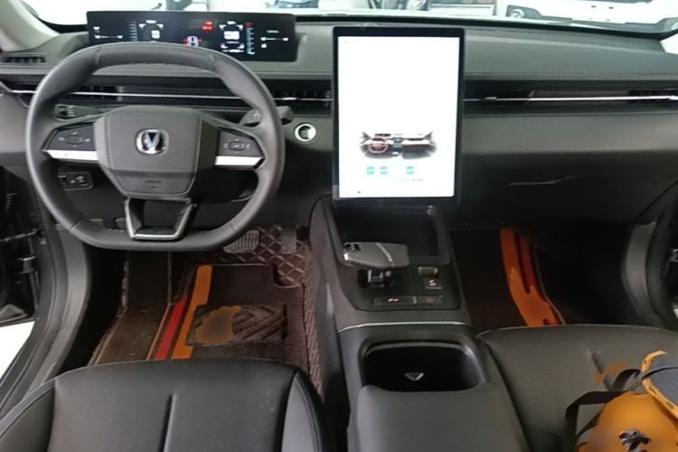 Used CHANGAN Eado 2024 1.5T GDI Automatic Prestige Edition Center Console