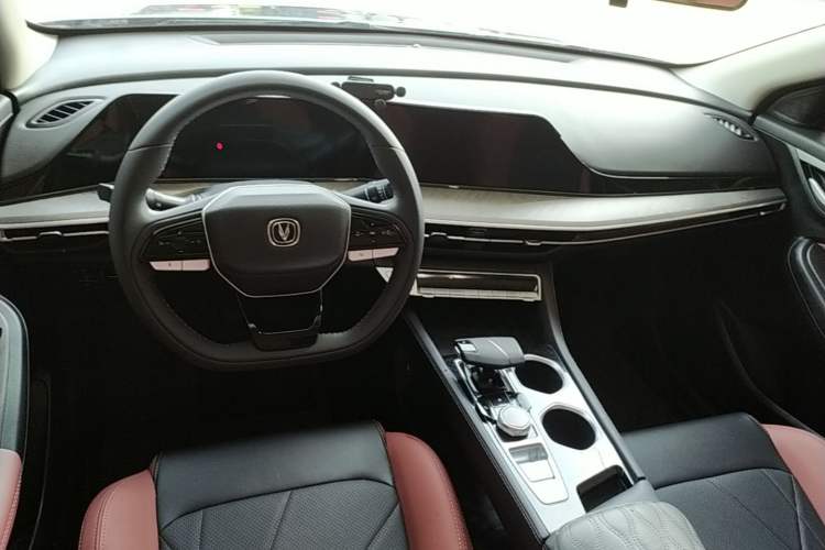 Used CHANGAN Eado 2024 PLUS Blue Whale NE 1.4T GDI DCT High-Energy Edition Center Console