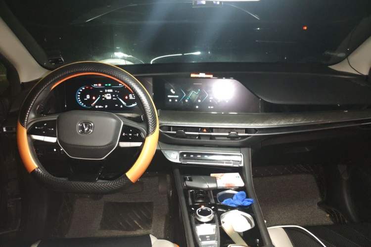 Used CHANGAN Eado 2024 PLUS Blue Whale NE 1.4T GDI DCT High-Energy Edition Center Console