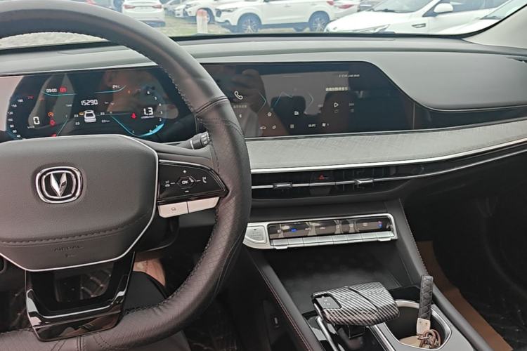 Used CHANGAN Eado 2024 PLUS Blue Whale NE 1.4T GDI DCT High-Energy Edition Center Console