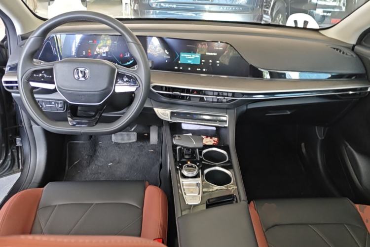 Used CHANGAN Eado 2024 PLUS Blue Whale NE 1.4T GDI DCT High-Energy Edition Center Console