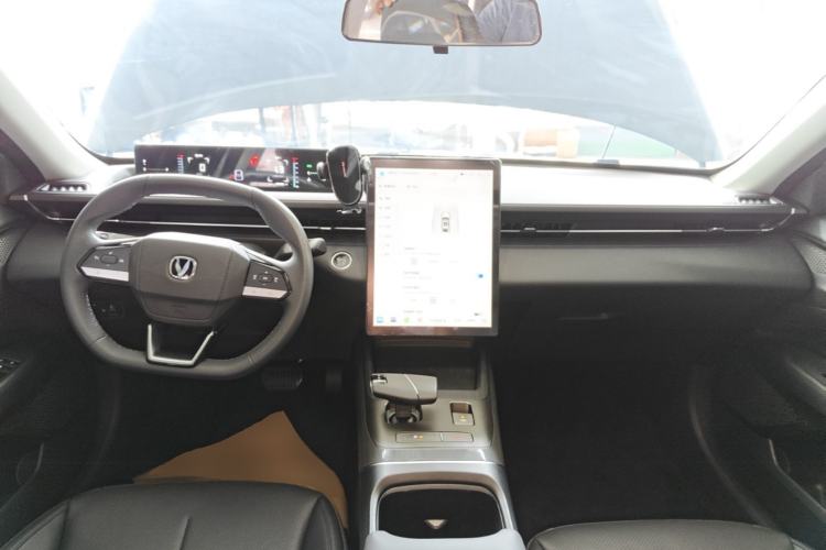Used CHANGAN Eado 2024 1.5T GDI Automatic Prestige Edition Center Console
