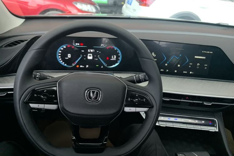 Used CHANGAN Eado 2024 PLUS Blue Whale NE 1.4T GDI DCT High-Energy Edition Center Console