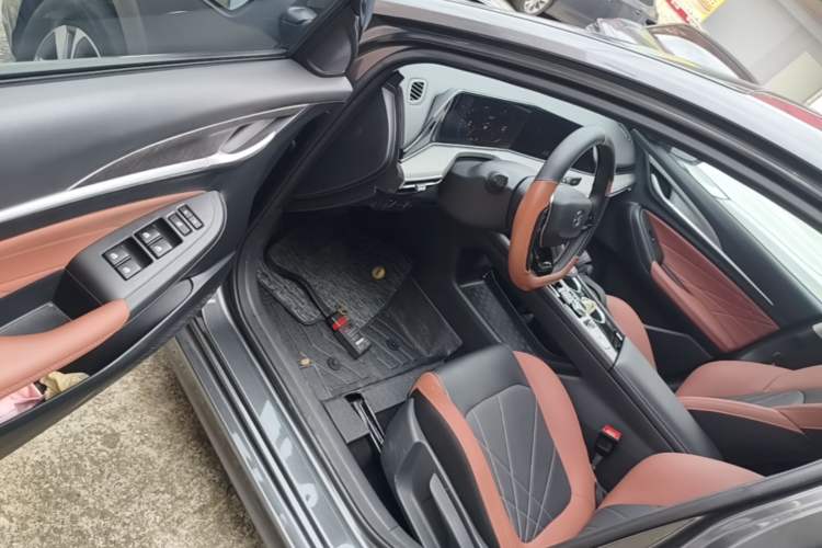Used CHANGAN Eado 2024 PLUS Blue Whale NE 1.4T GDI DCT High-Energy Edition Driver Seat
