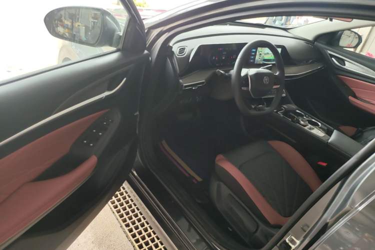 Used CHANGAN Eado 2024 PLUS Blue Whale NE 1.4T GDI DCT High-Energy Edition Driver Seat