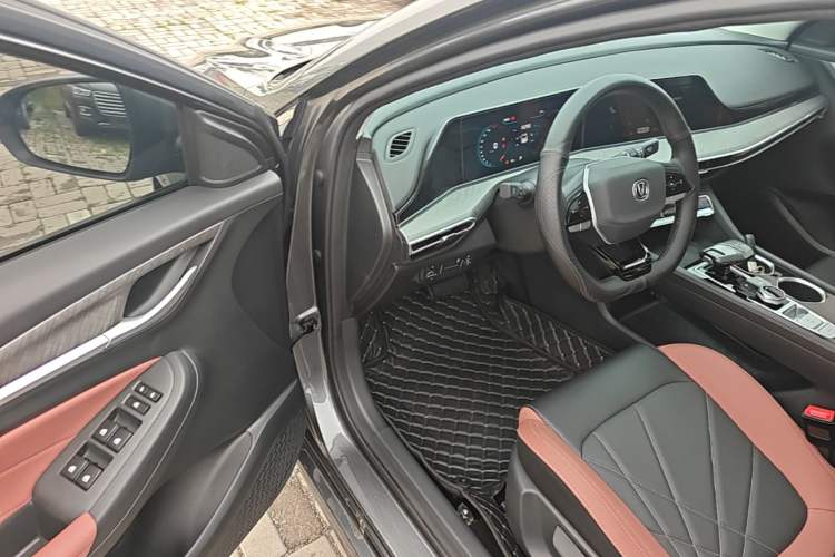 Used CHANGAN Eado 2024 PLUS Blue Whale NE 1.4T GDI DCT High-Energy Edition Driver Seat